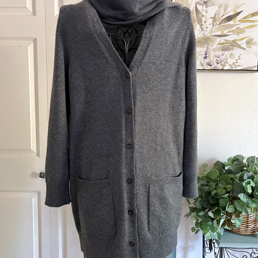 Auth Salvatore Ferragamo Italy 100% Cashmere Gray Cardigan W/One Side Scarf L